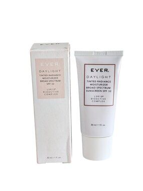 EVER Daylight Tinted Radiance Moisturizer Broad Spectrum SPF LIGHT 1 oz/30ml NOS